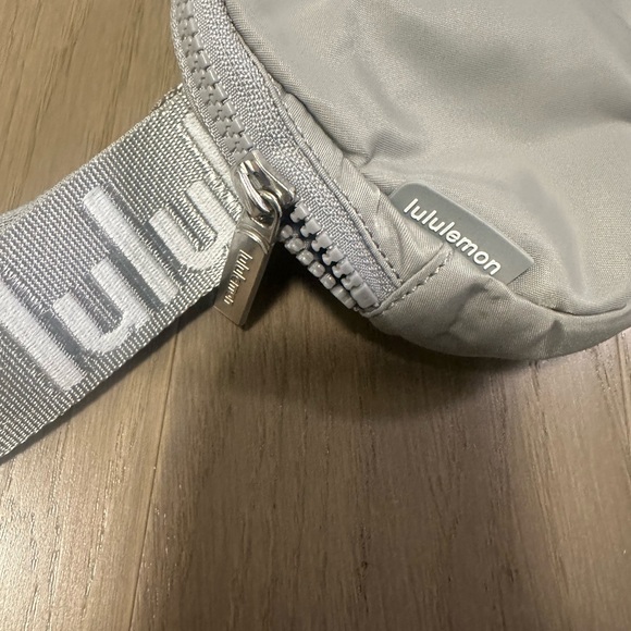 Lululemon Everywhere Belt Bag 1L - Picture 3 of 3